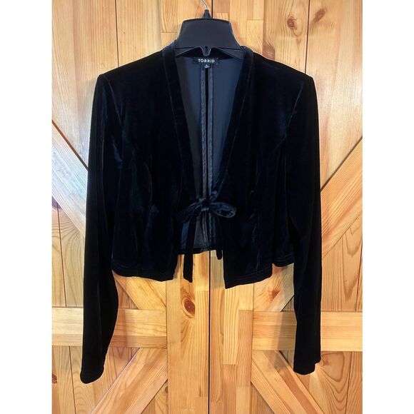 torrid Sweaters - Torrid Velvet Cropped Open Front Top Tie Jacket Black Size 0/L (5342)